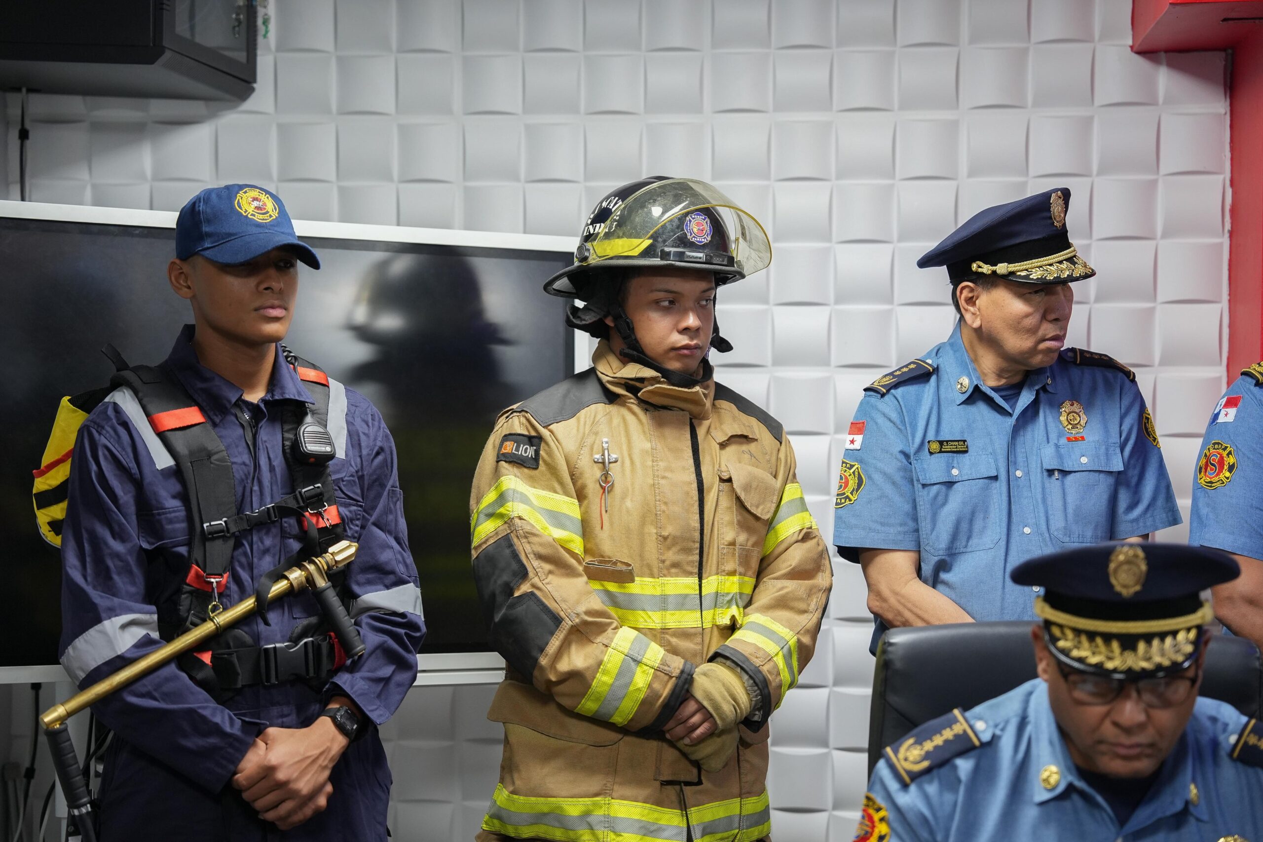 MiAMBIENTE, Bomberos y Aeronaval logran extinguir incendio forestal en la Reserva Forestal La Yeguada
