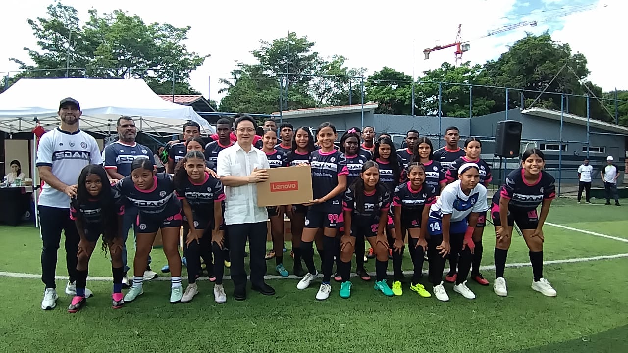 La fiebre mundialista, tocó con buena vibra al Atlético Futbol Club, de la mano de la Embajada de la República Popular de China.
